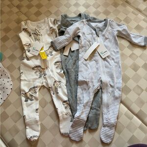 Set of 3 O2 baby organic cotton zip up pajamas. NWT